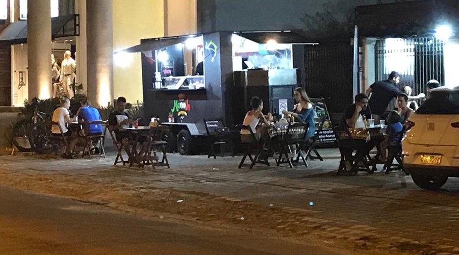 Lugar tranquilo para comer seu lanche do oriente!