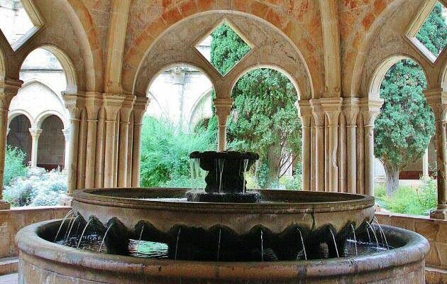 Lavatorio en el claustro del monasterio de Poblet en la provincia de Tarragona. Info para visitarlo  https://goo.gl/9gbwDo
