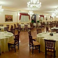 sala elegante e raffinata per cerimonie