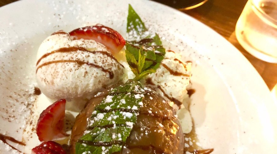 Sticky date pudding & ice cream