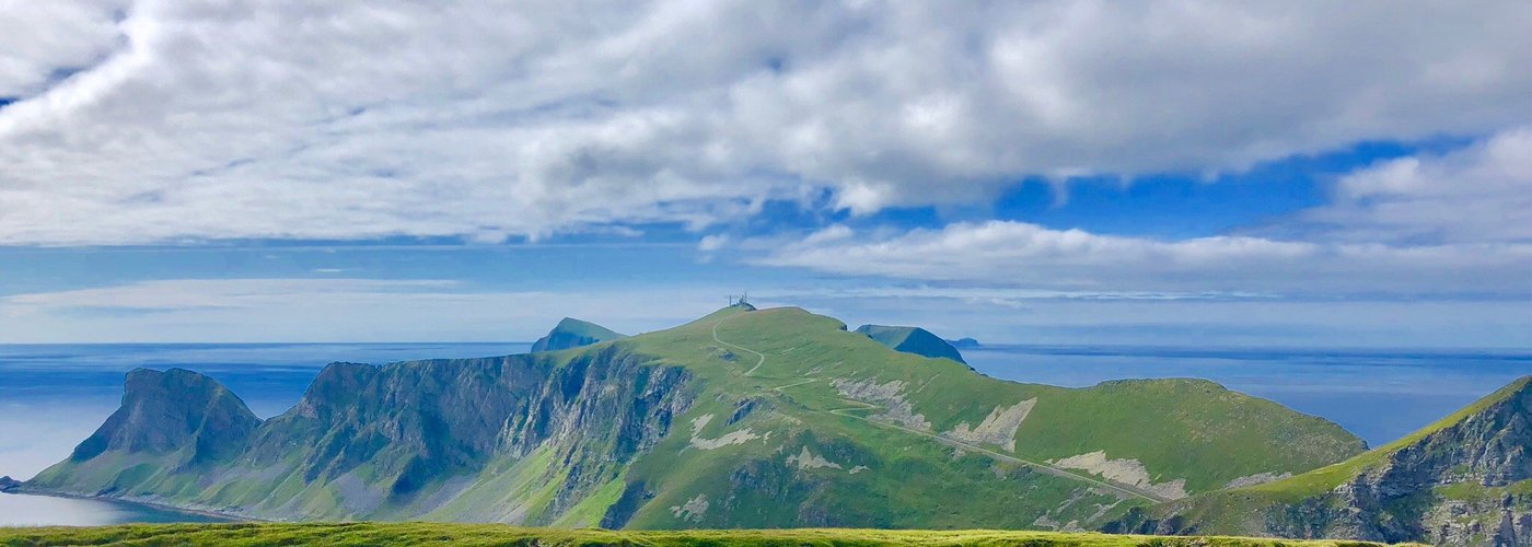 These pictures is from different places at Værøy. A beautiful island- just 1.5 hours from Moskenes.  You can get to this island with boat from Lofoten and from Bodø. You also has the oppertunity to get there by helicopter- daily from Bodø. It’s a Lofoten in mineature 😊
