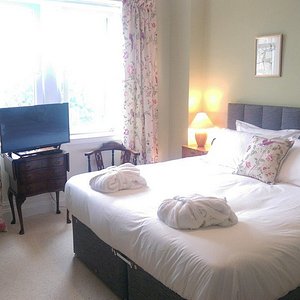 The Montgomery Room - a deluxe room which can be configured as either a super kingsize bed or two twin beds. This room has a walk-in wardrobe and en-suite facilities with a large shower.