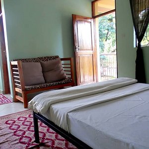 Cozy En-suit private room with Kilimanjaro view from the balcony. Come with free wifi, hot shower and wardrobe to keep personal belonging, side table and very comfortable couch to Relax.