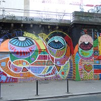 La fresque côté du début de la rue de l'Ourcq