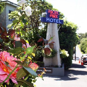 Front entrance to Pacific Park Motel