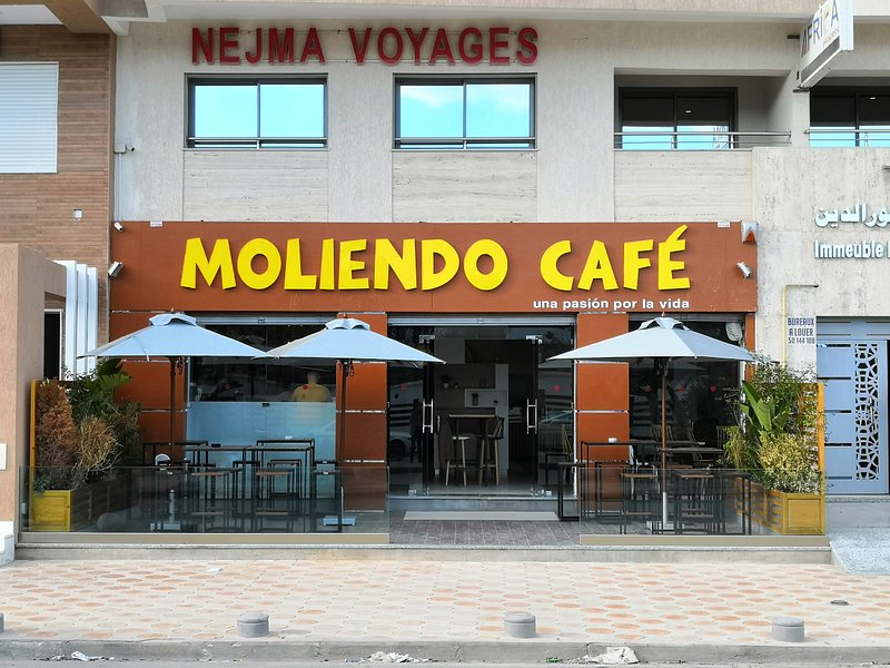 Moliendo cafe