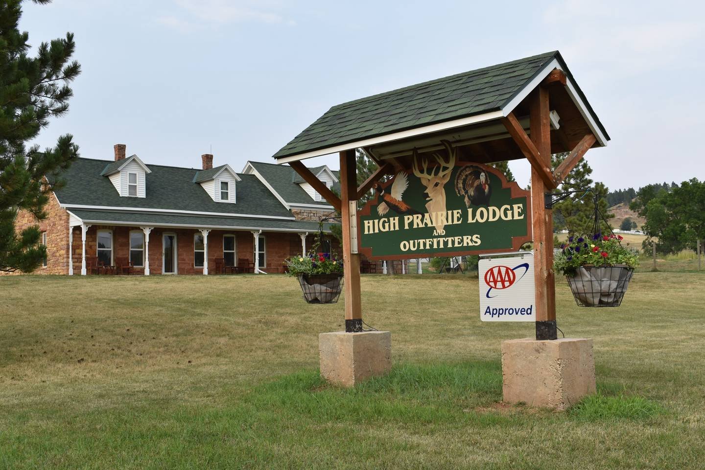 HIGH PRAIRIE LODGE - B&B Reviews (Whitewood, SD)