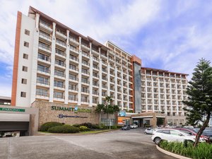 Summit Ridge Tagaytay in Luzon, image may contain: Hotel, Condo, City, Urban