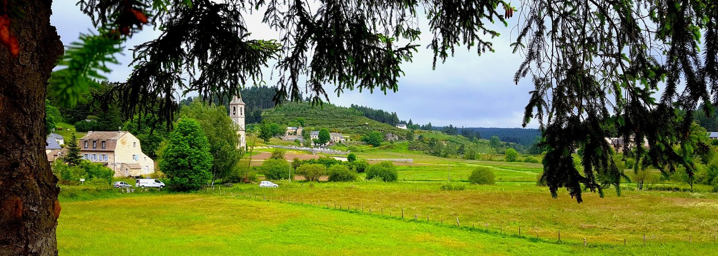 Au village de Javols, toujours sur la commune de Peyre en Aubrac, découvrez un musée et un site archéologique qui retrace l'histoire de l'ancienne capitale gallo-romaine du Gévaudan