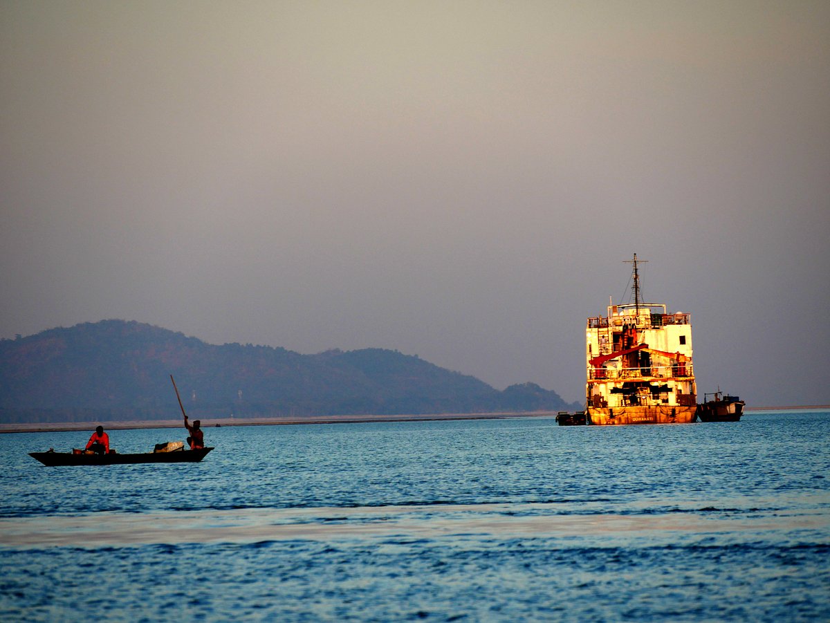 brahmaputra river cruise dinner