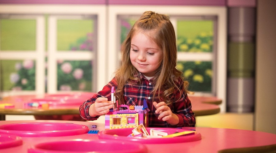 Triff die LEGO® Friends aus Heartlake City!