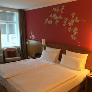Zimmer zur Mainzer Str.