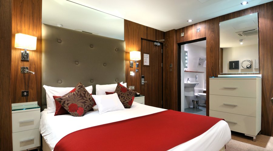 Queen Guest Room