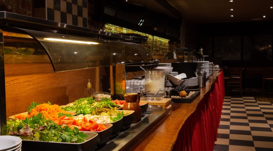 Always a fresh salad bar (included at the lunch and dinner prices)