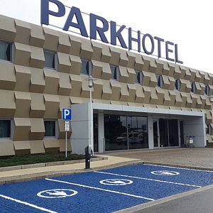 Park Hotel Porto Aeroporto in Maia, image may contain: Office Building, Building, Hotel, Car