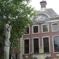 Grote Markt 19 Breda; Vleeshal uit het jaar 1617; in 1861 werd dit de Boterhal van Breda