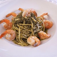 Linguine al Pesto e Gamberi.