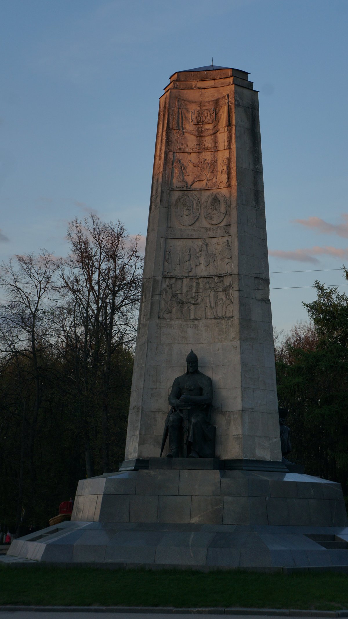 Монумент в честь 850-летия города Владимира, Владимир: лучшие советы перед  посещением - Tripadvisor