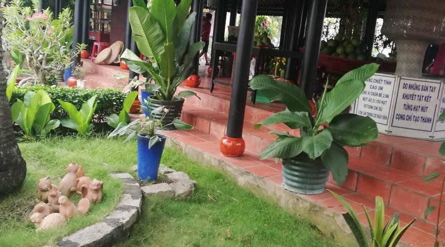 Một góc khuôn viên nhà hàng