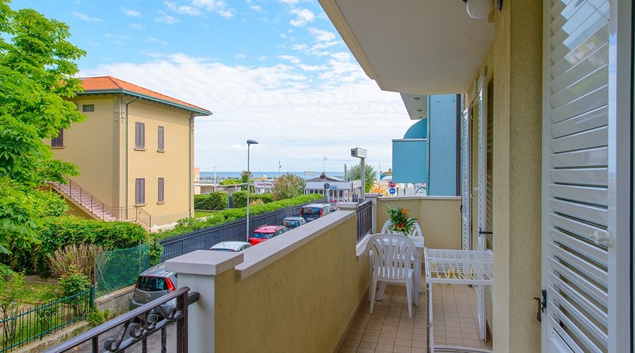 GRANDE BALCONE VISTA MARE DI ALCUNI APPARTAMENTI