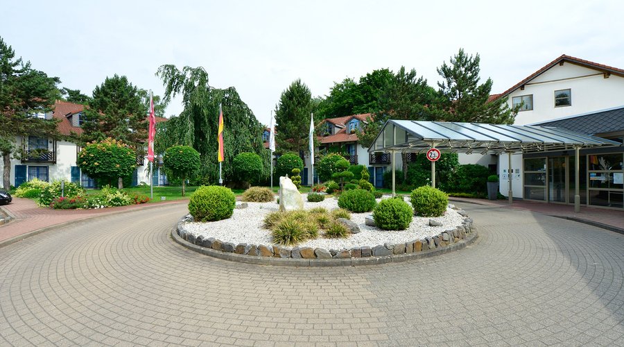 Außenansicht Hotel am Tag