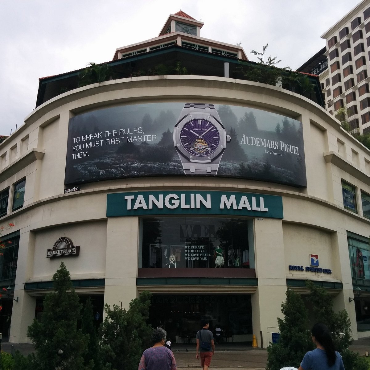 are dogs allowed in malls in singapore