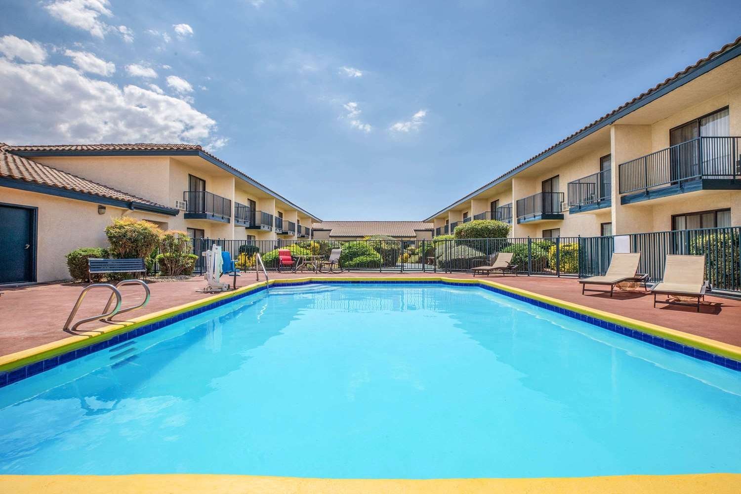 BAYMONT INN SUITES TEHACHAPI 84 1 2 2 Updated 2021 Prices   Pool 