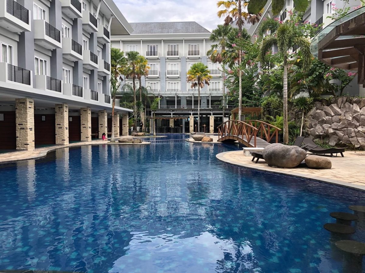 Swiss-Belhotel Danum Palangkaraya Pool Pictures & Reviews - Tripadvisor