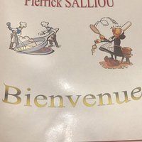 Excellente crêperie avec Pierrick qui vous reçoit très chaleureusement. Un rapport qualité prix remarquable !