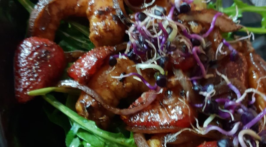 Ensalada de langostinos y Rucula