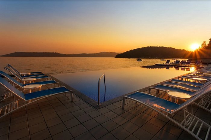 Experience Luxury and Serenity at Coeur d'Alene Resort's Hotel Pool &  Fitness Center