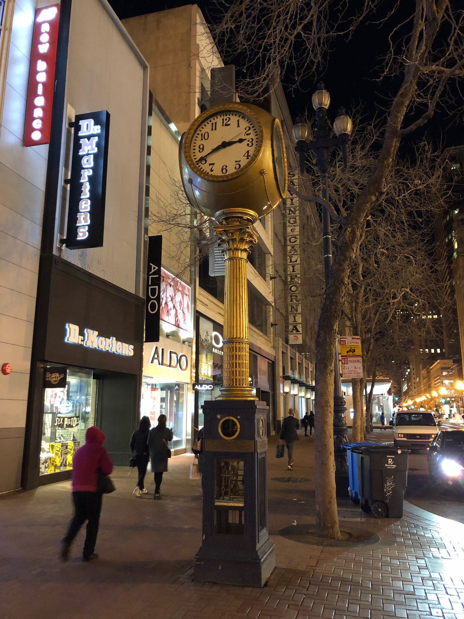 San store francisco clock