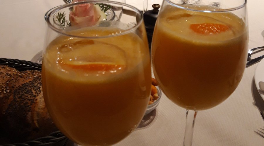 Als deelnemer van Tournée Minerale, koos ik voor verspeperst fruitsap..