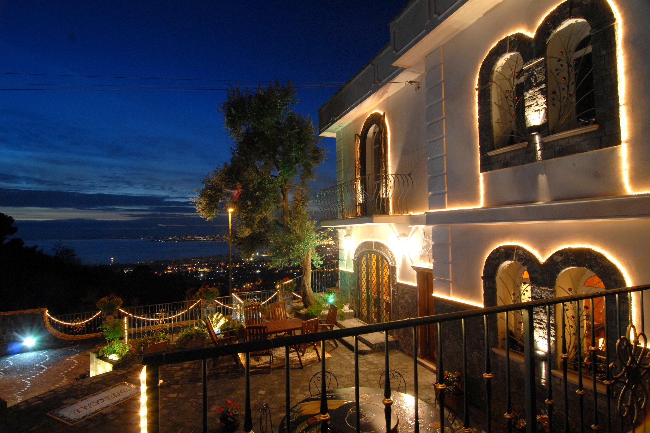 Bed And Breakfast the fumaroles image