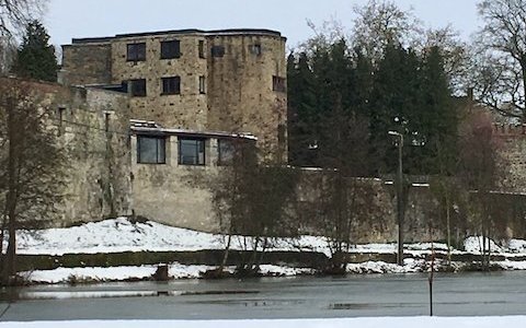 L'ancien chateau de barbençon sous la neige
