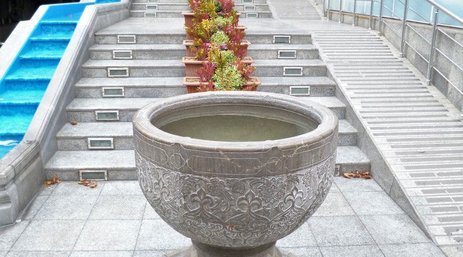Just at the main entrance of Setareh Restaurant at Aseman Hotel in Isfahan.