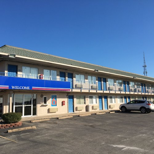 Motel 6 Clute, TX image
