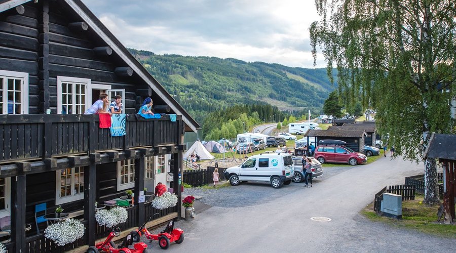 Resepsjon i 1.etasje
To leiligheter i 2.etasje