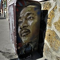 La fresque sur l'armoire postale