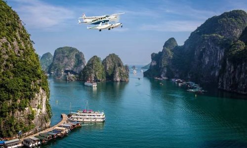 🚣‍♀️🚣‍♂️🏊‍♂️🏊‍♀️🚁In addition to using boats and boats to admire the island landscape, another way to see Ti Top Island's beauty is to watch from above with seaplanes. In addition to activities on Ti Top beach, there are activities to attract tourists on the island such as kayaking, buoying, parachuting, etc. Especially, kayaking is an activity loved by many tourists. Like the most choice.