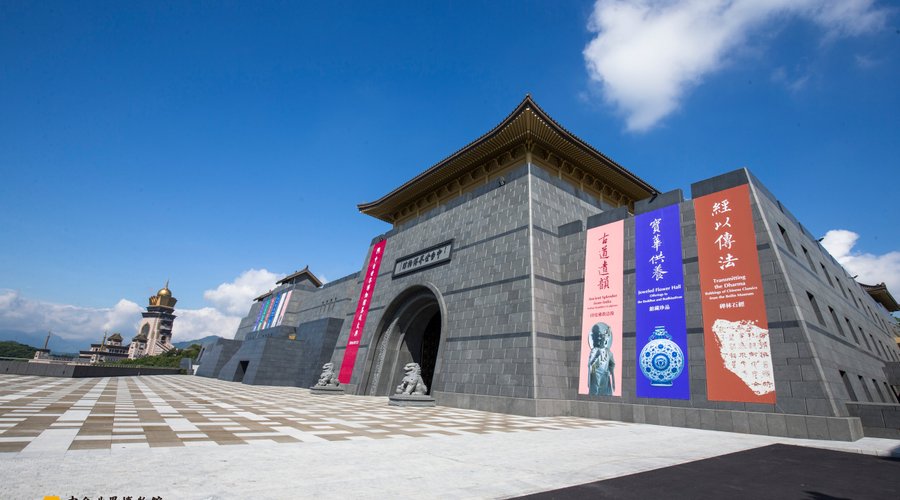 博物館建築外觀->眺望中台禪寺