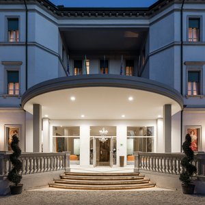 L'Hotel