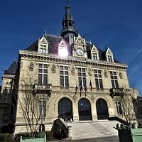 La Mairie côté du Cours Marigny