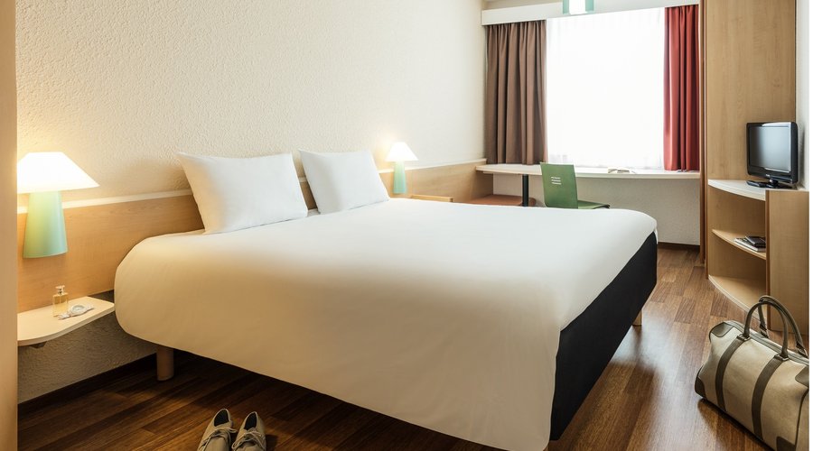 Double Bed (DBC)