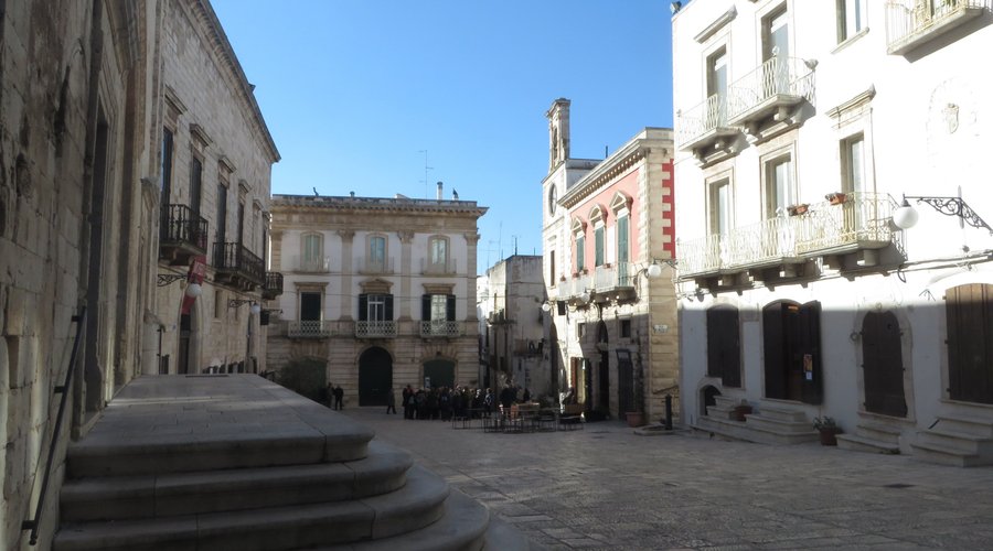 la centrale piazza Plebiscito