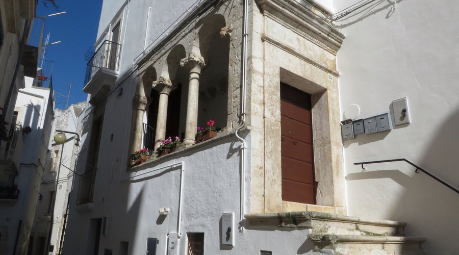 Antica loggetta incorporata in un palazzo
