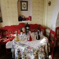 Sve pohvale i preporuka od srca, bilo da dolazite samo na rucak, ili na produzeni vikend za mali restart, a ako mozete, priustite sebi desetak dana ovog mira i zdravog zivota, osecaj je neprocenjiv :)
Great place to have a weekend rest or better to afford yourself the full restart in at least ten days. Enjoy
