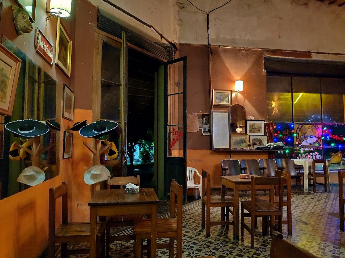 https://dynamic-media-cdn.tripadvisor.com/media/photo-o/16/92/08/94/pizzeria-la-cuica.jpg?w=1200&h=-1&s=1