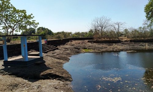 The Pond (theerthakulam)