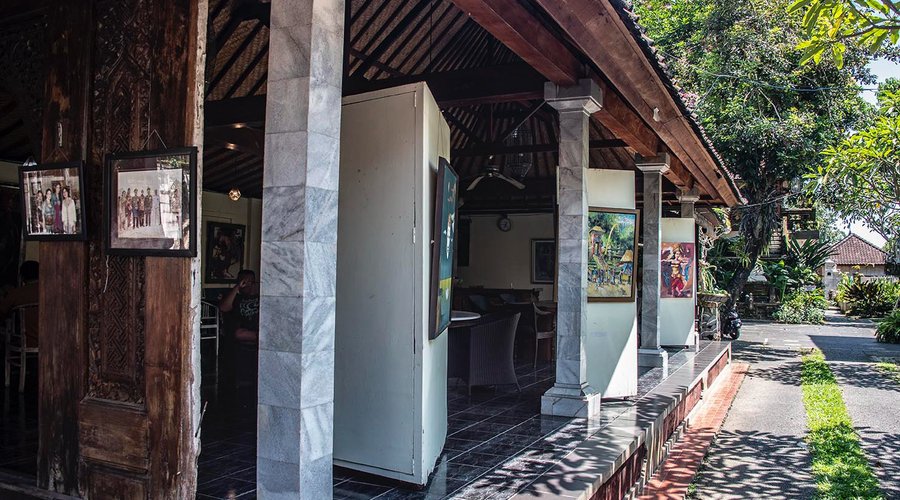 The central gathering area complete with original art.
